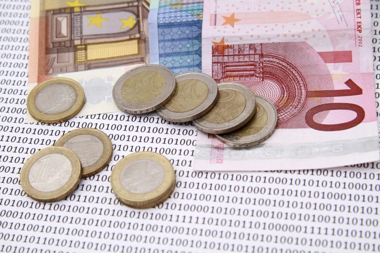 L'assegno di mantenimento è un contributo economico che viene stabilito da un tribunale e che un genitore deve versare all'altro genitore pe